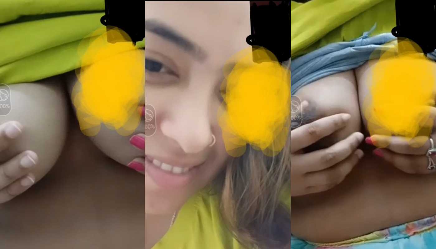 Bigboob Bhabi Showing Lover