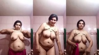 Desi lady showing full naked